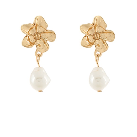 Textured Flower & Pearl Earrings - Picture 1 of 1